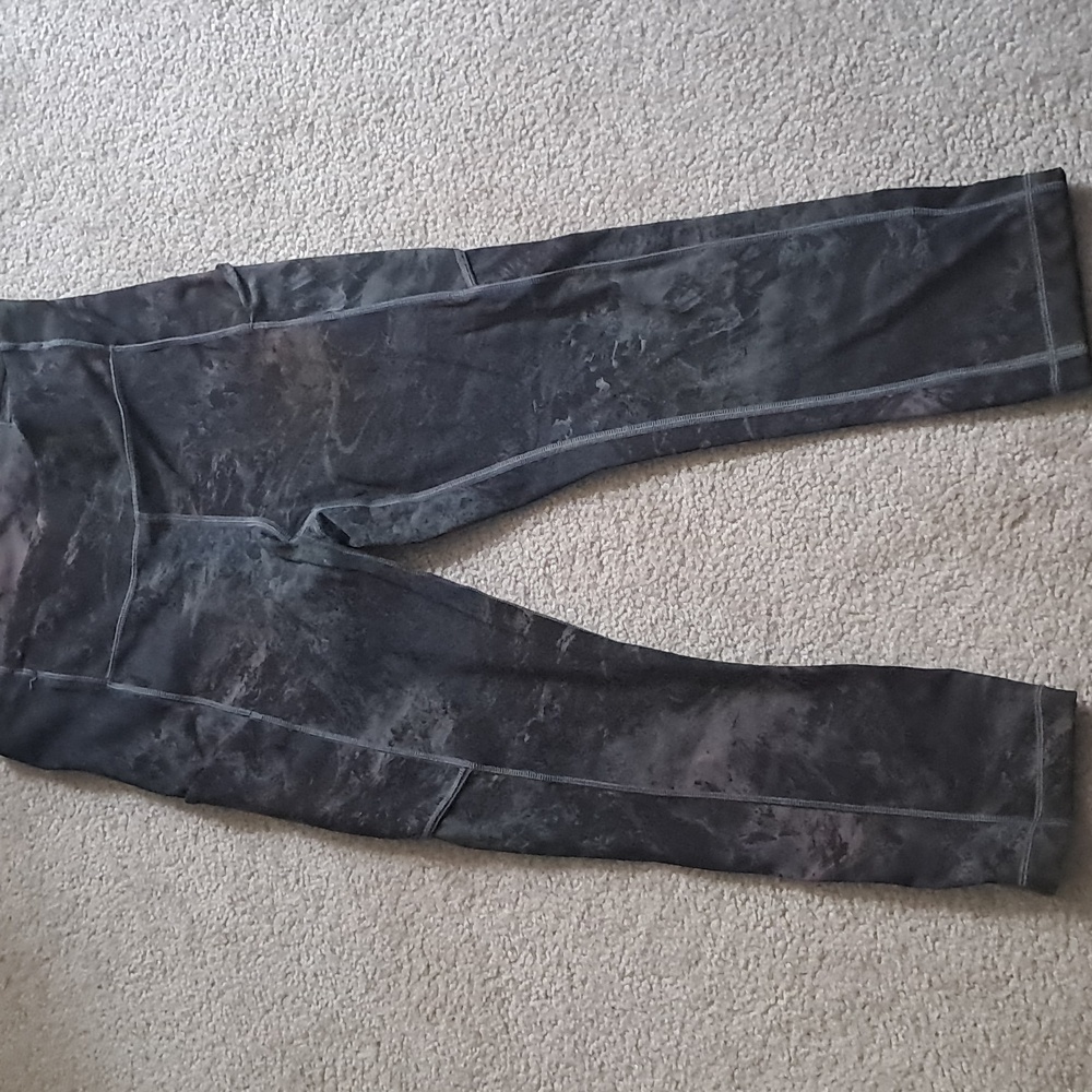 Lululemon Speed Up Crop - Picture 5 of 8
